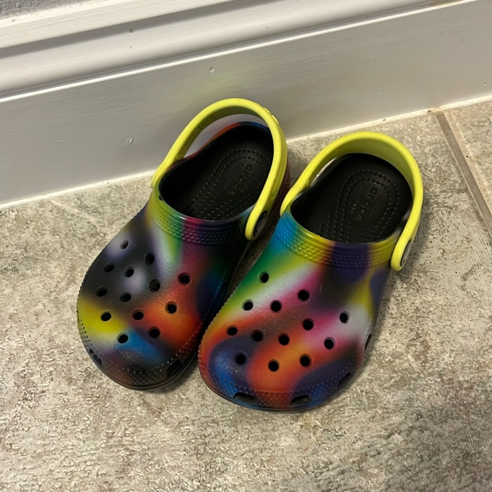 Child’s size 10 Crocs